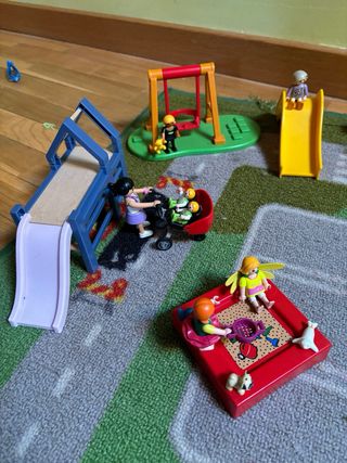 Lote tienda , guarderia y parque playmobil .