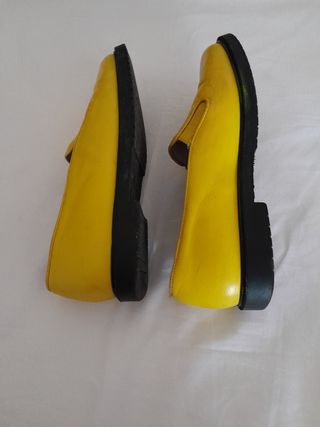 Zapatos amarillos moro
