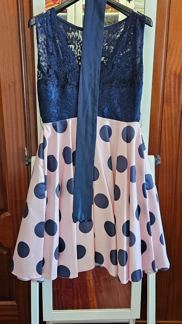 Vestido fiesta corto lunares y encaje