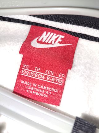 Chaqueta nike 6-8 años