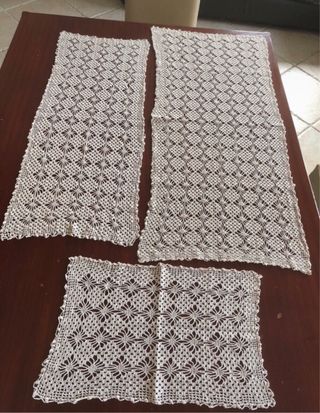 Set centrini beige  fatti a mano