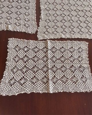 Set centrini beige  fatti a mano