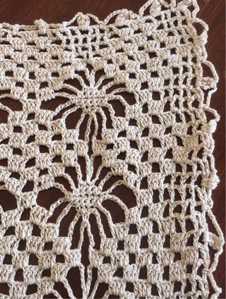 Set centrini beige  fatti a mano