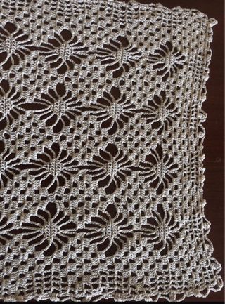 Set centrini beige  fatti a mano