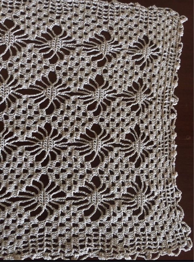 Set centrini beige  fatti a mano