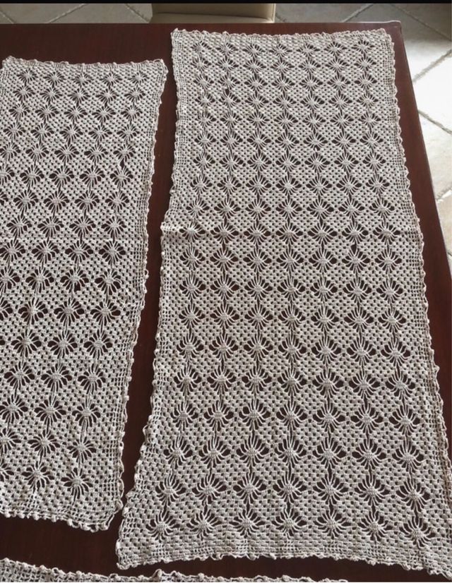 Set centrini beige  fatti a mano