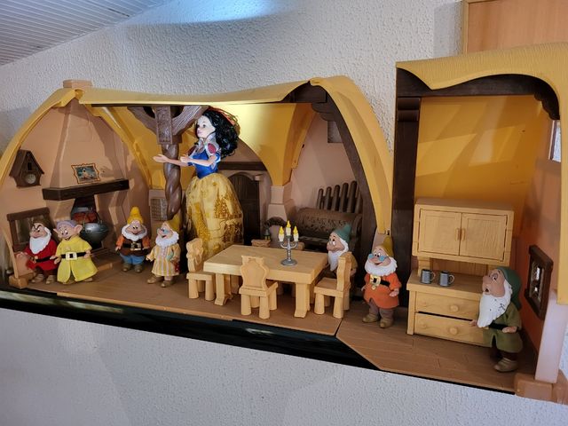 Casa blanca nieves y taller enanitos