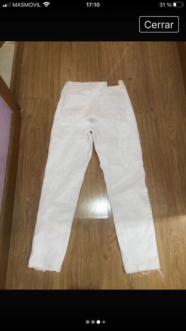 Pantalon vaquero blanco Stradivarius T M