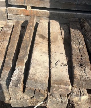 Traviesas de madera de tren