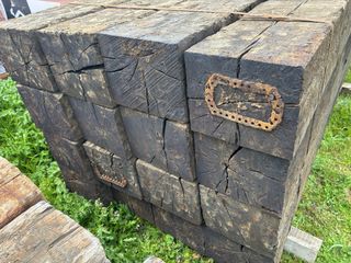Traviesas de madera de tren