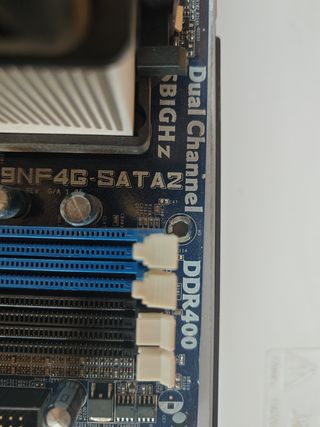 2 Placas con procesador AMD athlon64 y RAM.