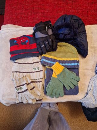 Juegos de gorros y bufandas,niño.