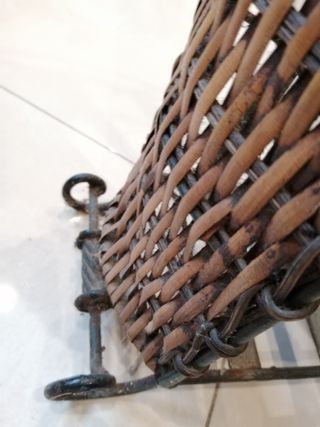 suporte para cd , rustico  , ler anuncio