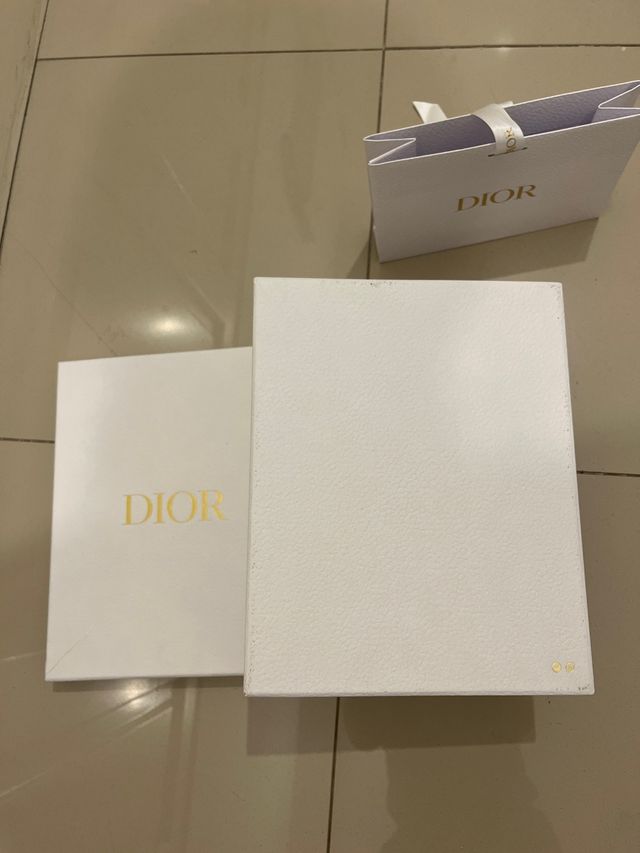 Caja cartón Dior