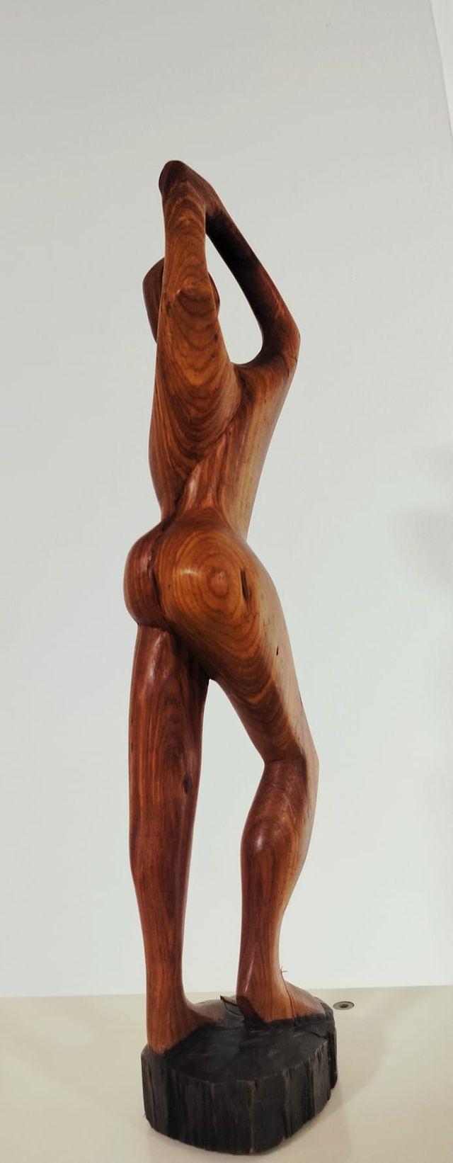 ESTATUA TALLADA A MANO