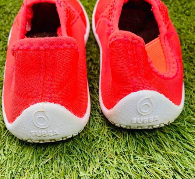 Escarpines salmón niños talla 32