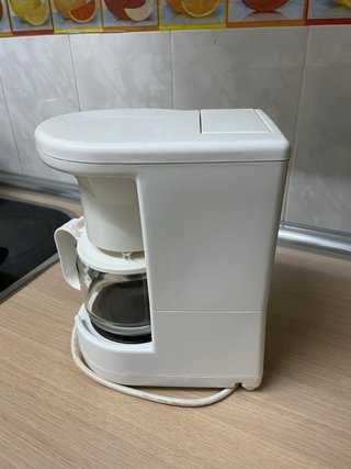 Cafetera sin jarra.