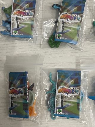 Kinder Avatar Serie completa con cartine