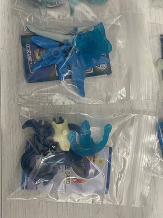 Kinder Avatar Serie completa con cartine