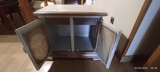 Mueble de madera maciza