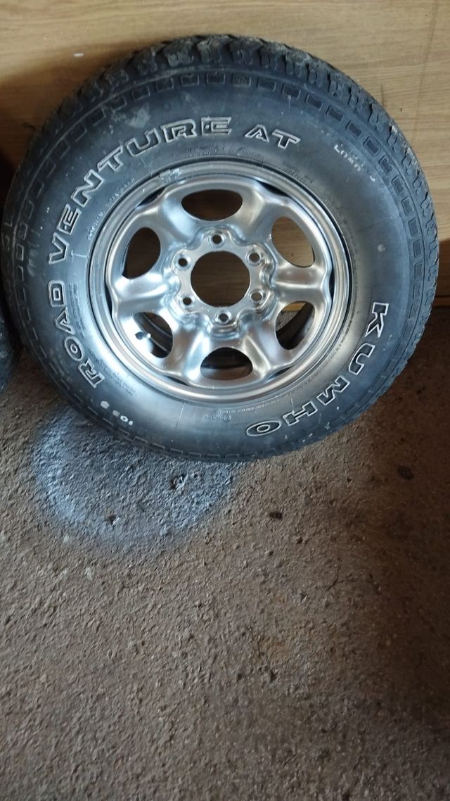 5 Llantas Nissan Terrano