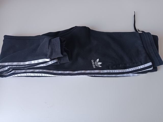 Pantalón negro Adidas talla 11-12