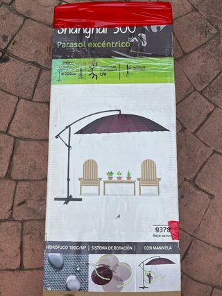 Sombrilla excéntrica sin estrenar.