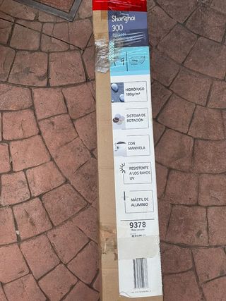 Sombrilla excéntrica sin estrenar.