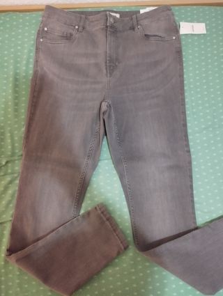 Vaquero talla 44 NUEVO CON ETIQUETA