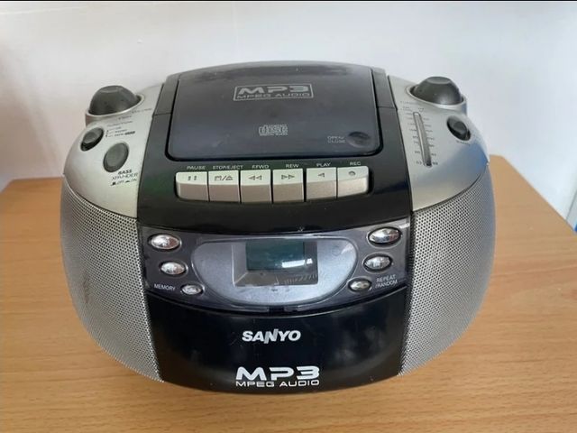 SANYO Radiocasete con CD MP3