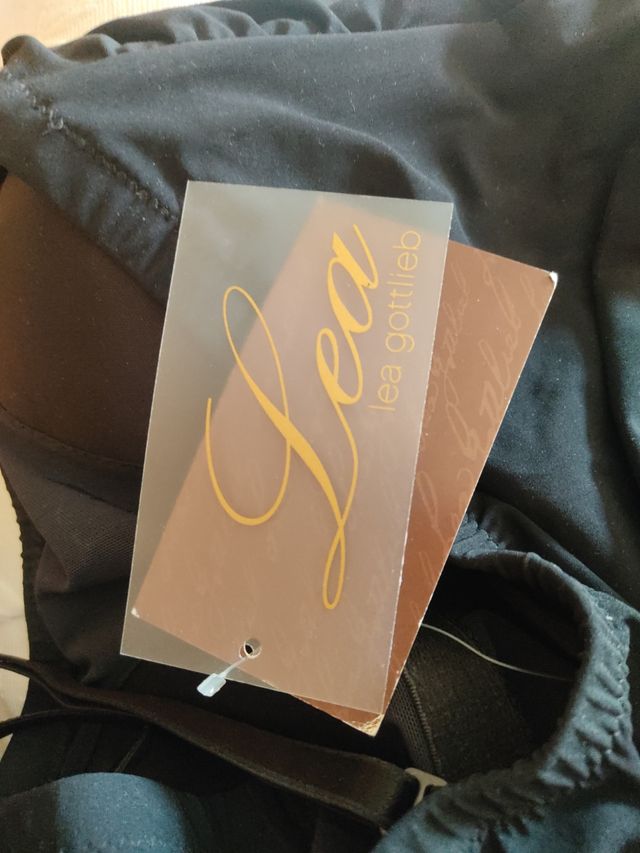 Bañador negro con adornos de piedreria