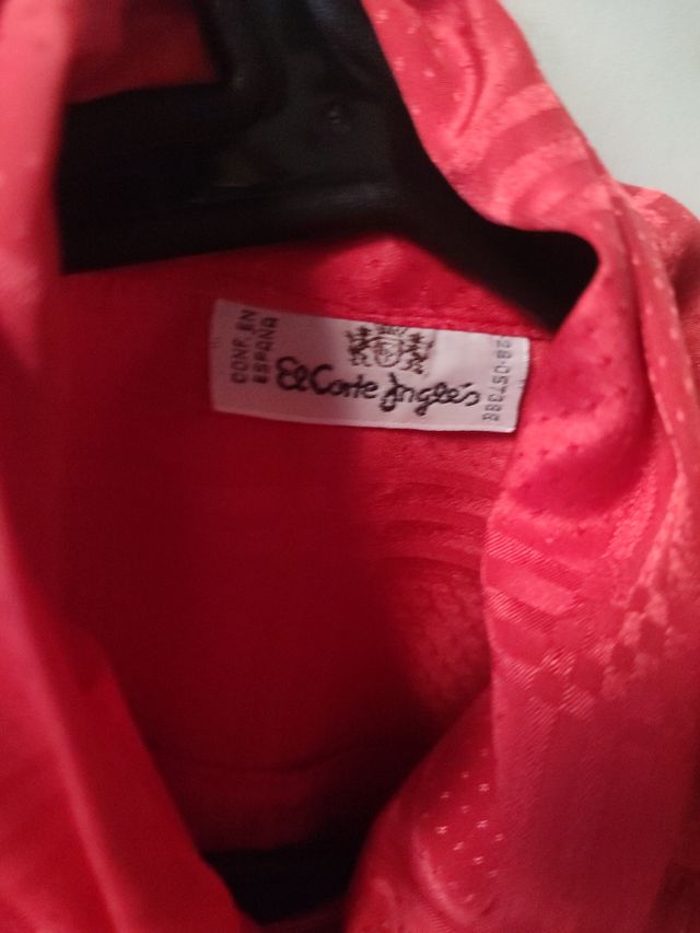 Camisa roja vintage.