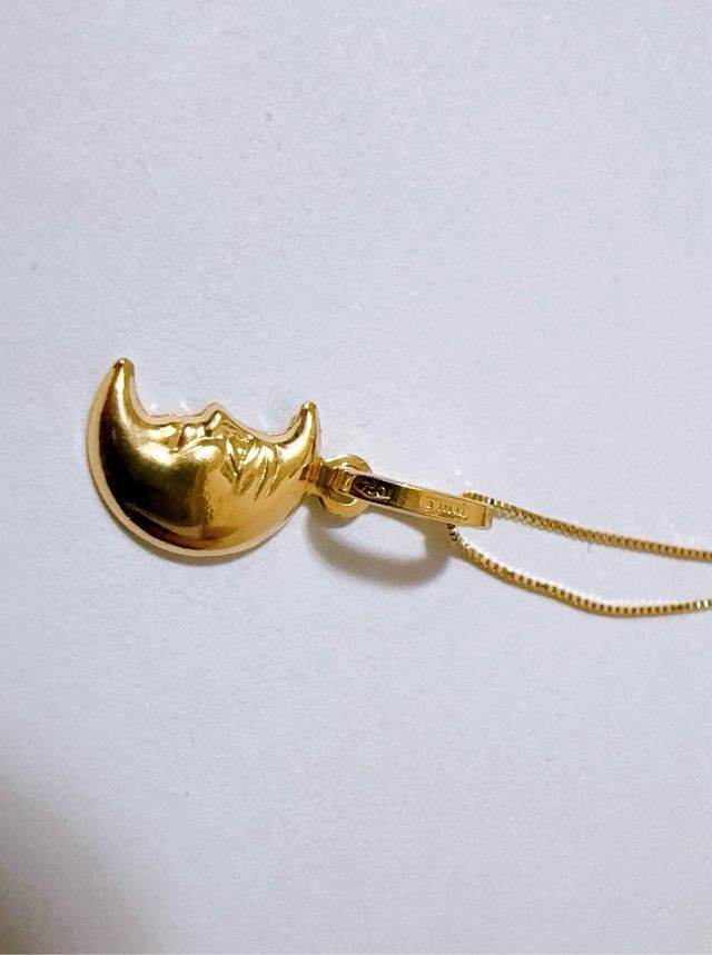 Collana Luna portafortuna in oro giallo 18kt