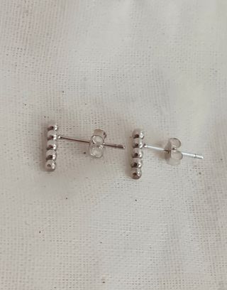 Pendientes plata de barra bolitas