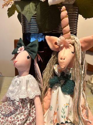 muñecas artesanas echas a mano .
