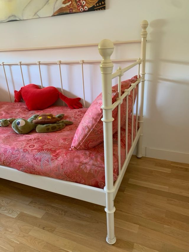 Cama divan ikea + somier . regalo colchon 90X200