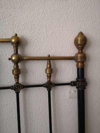 Cabecero de cama antiguo