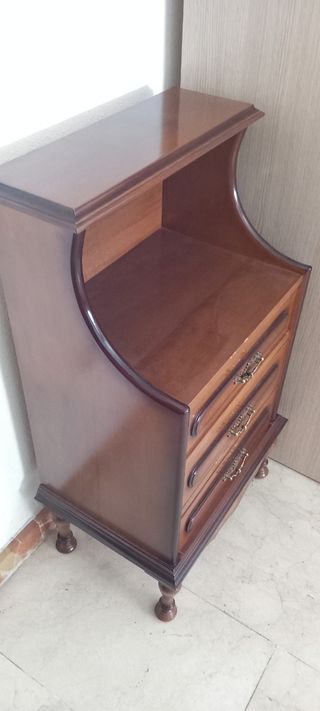 Mesilla antigua con diseño especial