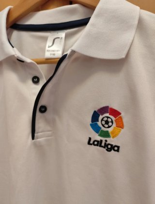 Polo blanco L oficial de La Liga de Fútbol español