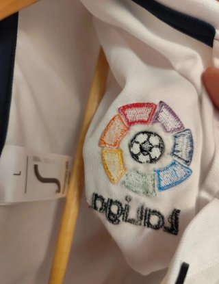 Polo blanco L oficial de La Liga de Fútbol español