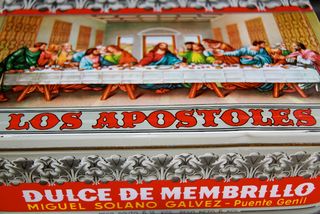 Caja metálica antigua