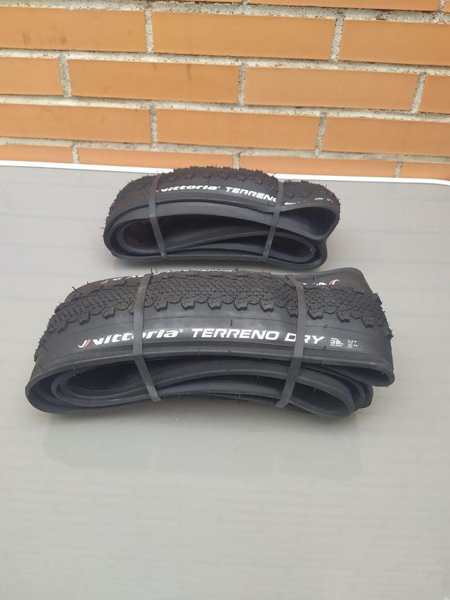 2 VITTORIA Terreno Dry 622x40-700x38c. Gravel.