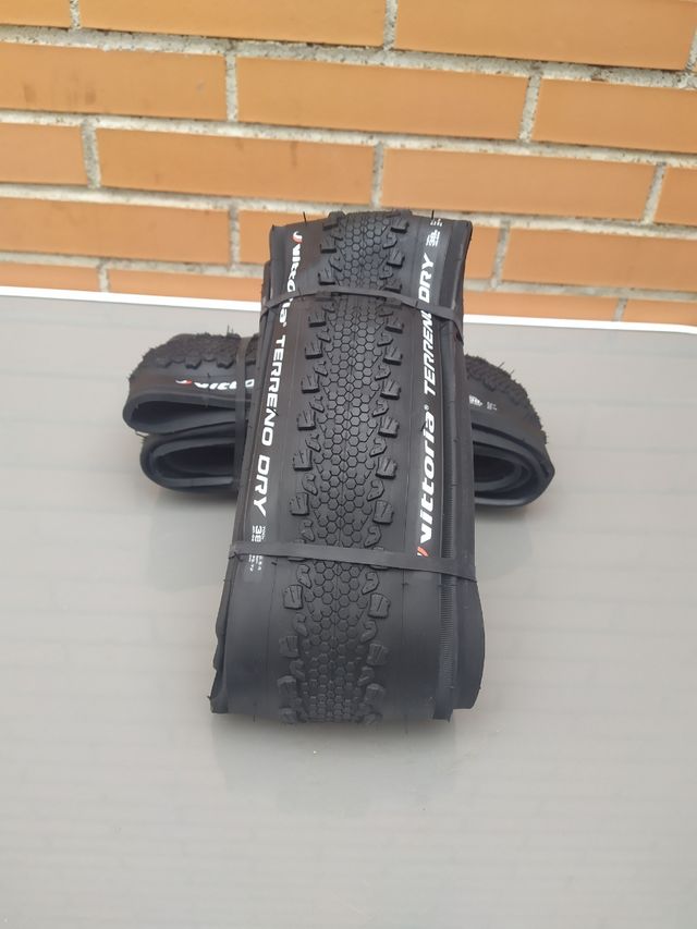 2 VITTORIA Terreno Dry 622x40-700x38c. Gravel.