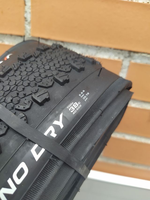 2 VITTORIA Terreno Dry 622x40-700x38c. Gravel.