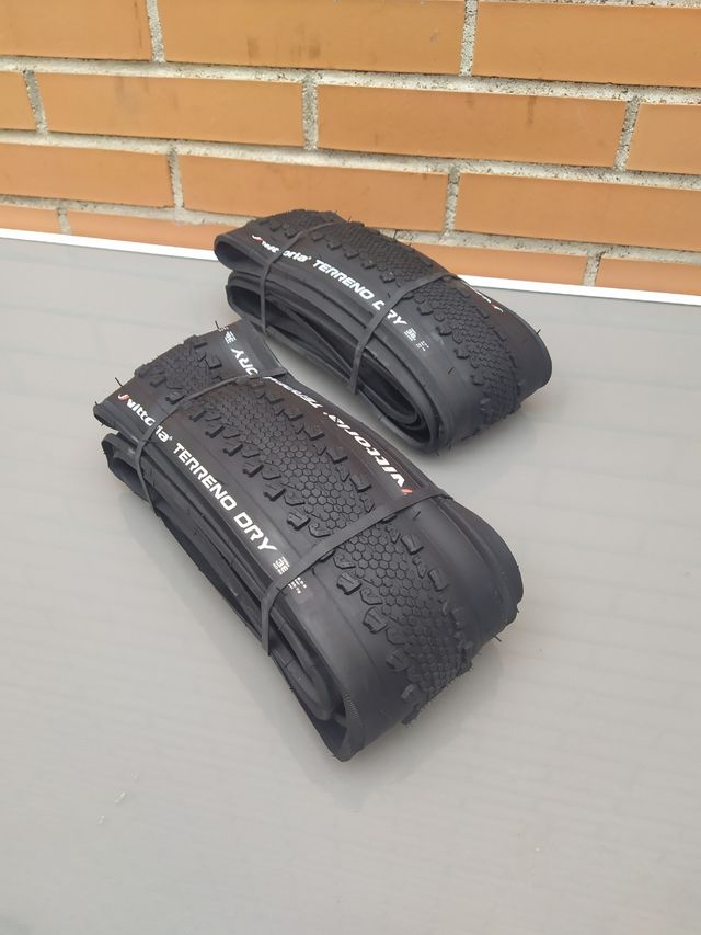 2 VITTORIA Terreno Dry 622x40-700x38c. Gravel.