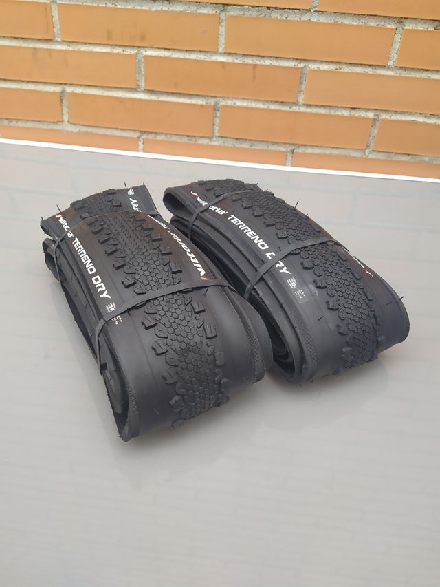 2 VITTORIA Terreno Dry 622x40-700x38c. Gravel.