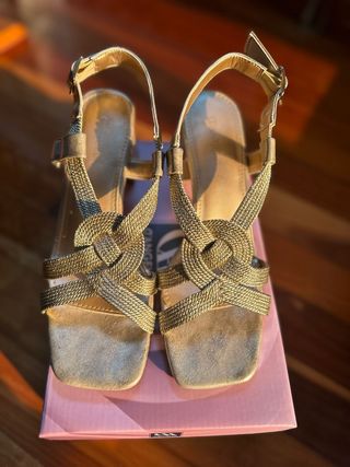 Zapato - sandalia tacón dorada