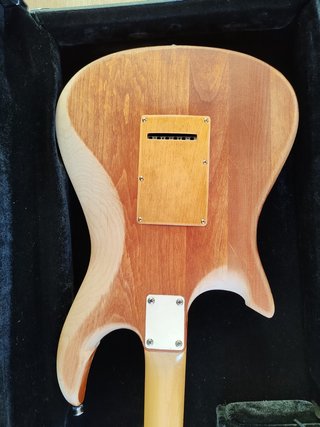 Guitarra eléctrica artesanal