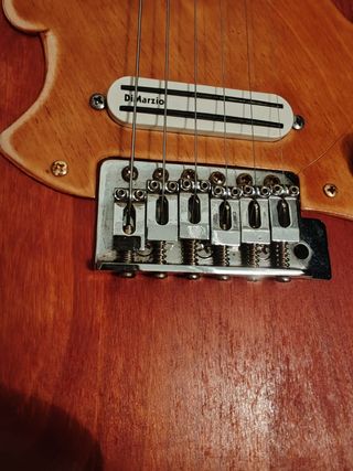 Guitarra eléctrica artesanal