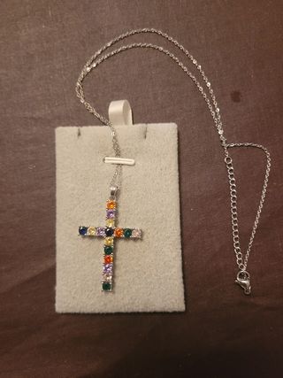 Cadena plateada con cruz, nueva, a estrenar